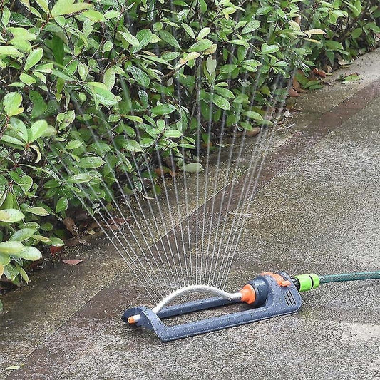 Oscillating sprinkler with adjustable jet 
