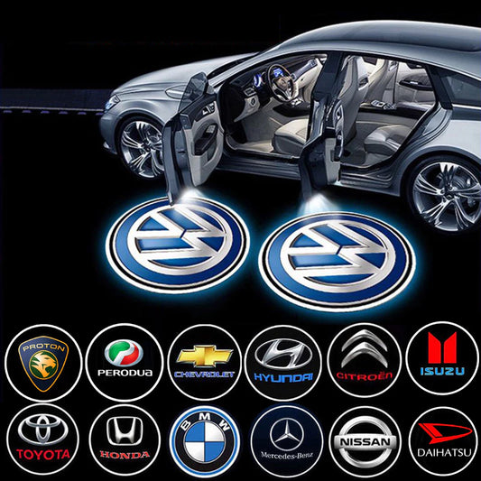 車のロゴを各ドアの開閉時に明るく照らします（x2） 