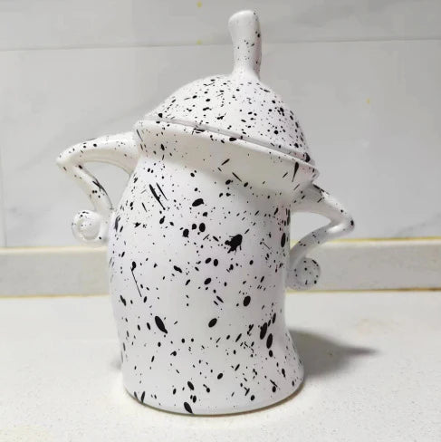 Playful kitchen pot with large storage capacity 